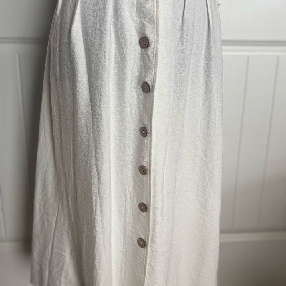 Elegant White Button-Down Midi Dress - Picture 4 of 6